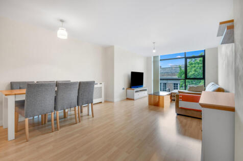 Wells Crescent, Marconi Plaza... 2 bed flat for sale