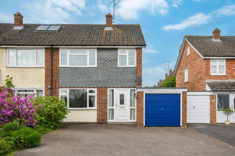 Foxholes Road, Great Baddow, Chelmsford 3 bed semi