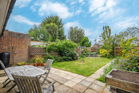 Foxholes Road, Great Baddow, Chelmsford 3 bed semi