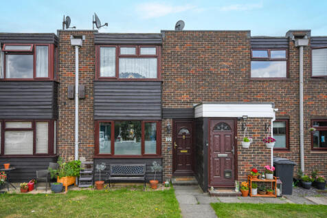 Wood Dale, Great Baddow, Chelmsford 2 bed maisonette for sale