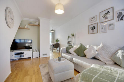 Golding Thoroughfare, Chelmer... 2 bed semi