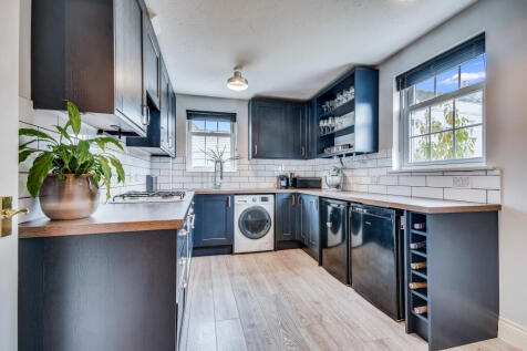 Abell Way, Chancellor Park, Chelmsford 2 bed flat for sale