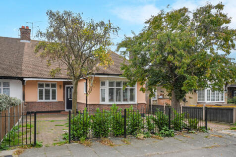 Pentland Avenue, Chelmsford 3 bed bungalow for sale