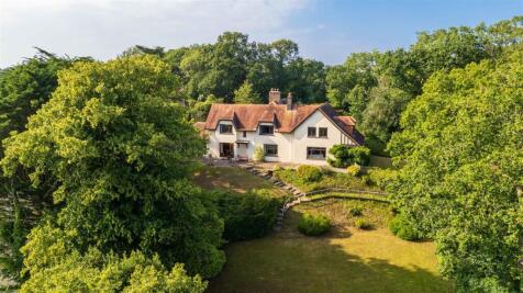 5 bedroom detached house for sale