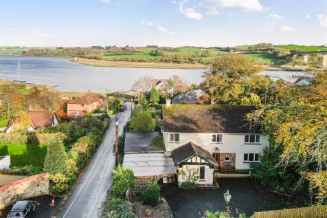 Limers Lane, Northam 3 bed detached house for sale