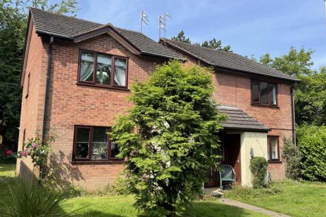 Worcester Court, Chequer Street 1 bed apartment for sale