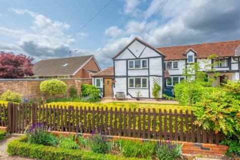 25 Chapel Lane, Aston Cantlow... 5 bed link detached house for sale