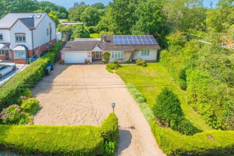 Nr. Warwick CV35 3 bed detached bungalow for sale