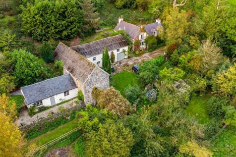 Off Dinbren Road, Llangollen 4 bed country house for sale