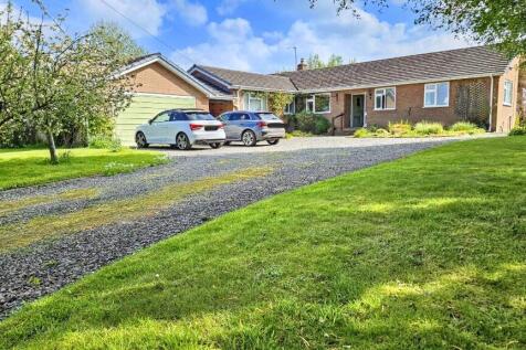 Longnor SY5 4 bed detached bungalow for sale