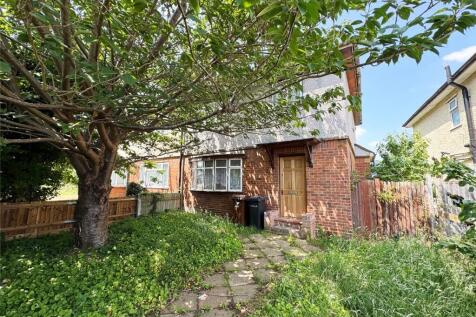 Snelling Avenue, Northfleet... 3 bed semi