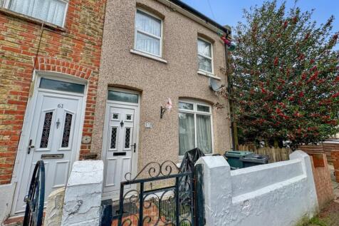 Raphael Road, Gravesend, Kent, DA12 3 bed end of terrace house for sale