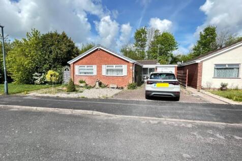 Welsh Close, Warwick 2 bed detached bungalow for sale