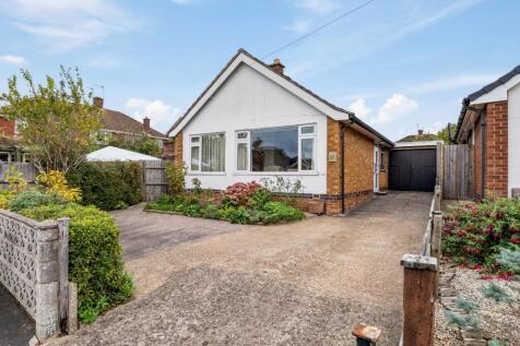 Girvan Grove, Royal Leamington Spa 3 bed detached bungalow for sale