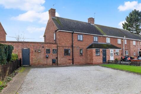 St. Michaels Close, Ufton, Leamington... 3 bed semi