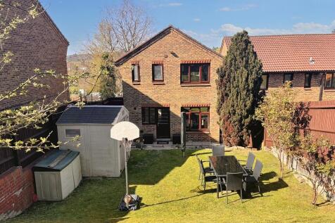 Nineacres Way, Coulsdon CR5 3 bed detached house for sale