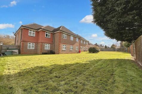 Brighton Road, Coulsdon CR5 2 bed ground floor flat for sale
