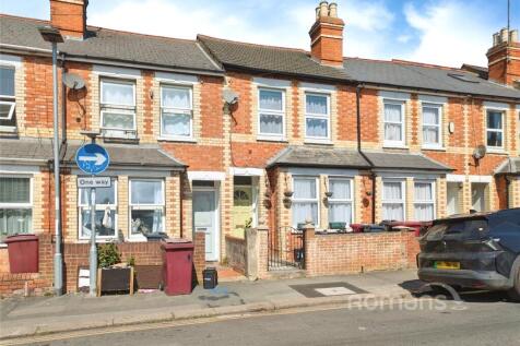 Grange Avenue, Reading, Berkshire 2 bed terraced house for sale