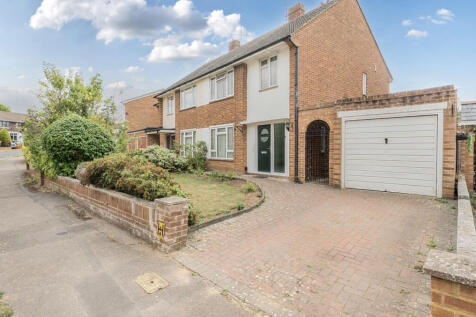 Falstaff Avenue, Earley, Reading 3 bed semi