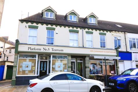 End of terrace house for sale