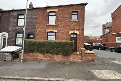Top Street, Greenacres, Oldham 2 bed end of terrace house for sale