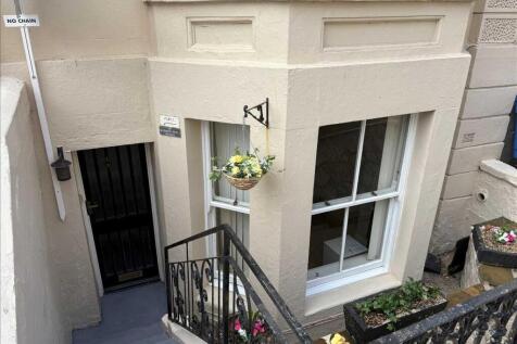 Albion Road, Scarborough 2 bed apartment for sale