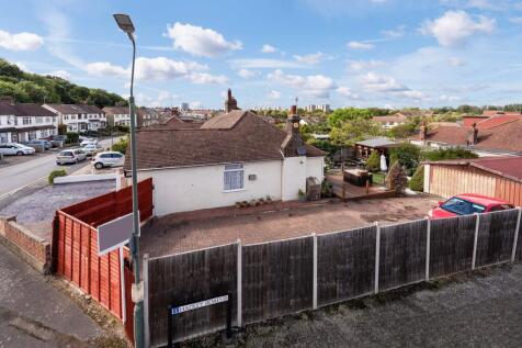 Kingswood Avenue, Belvedere, DA17 2 bed semi