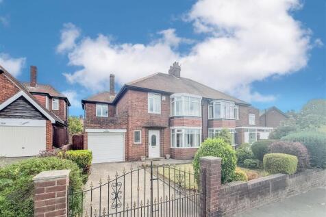 4 bedroom semi-detached house for sale