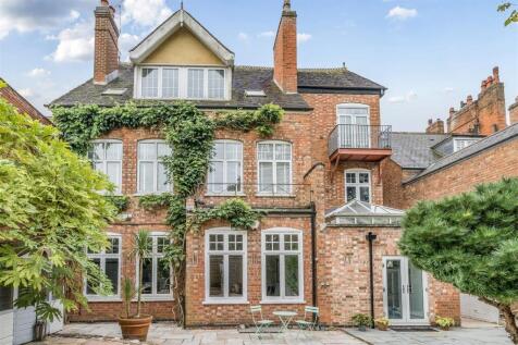 6 bedroom detached house for sale