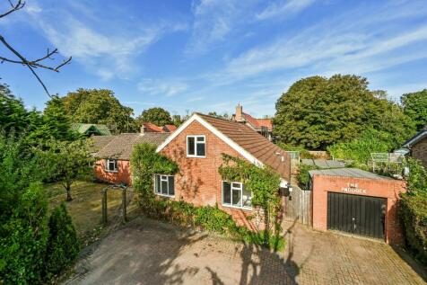 6 bedroom detached house for sale