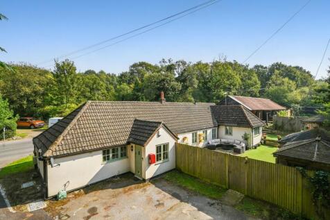 Sandyhurst Lane, Ashford, Kent, TN25 3 bed bungalow for sale