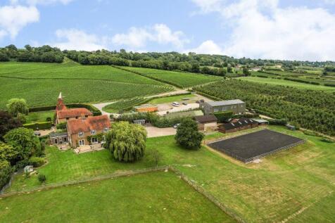 East Street, Hunton, Maidstone, Kent... 4 bed detached house for sale