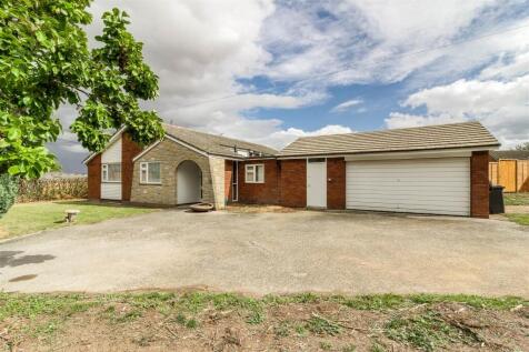 4 bedroom detached bungalow for sale