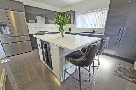 Mile Oak Road, West Sussex BN42 2 bed detached bungalow for sale
