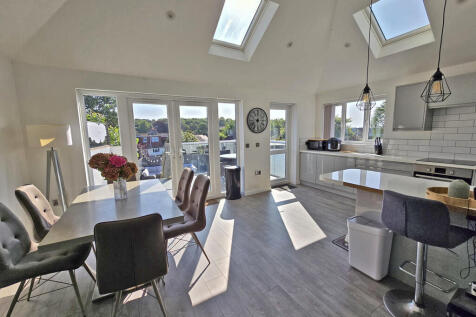 2 bedroom semi-detached bungalow for sale