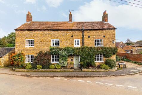 Main Street, Branston NG32 5 bed farm house for sale