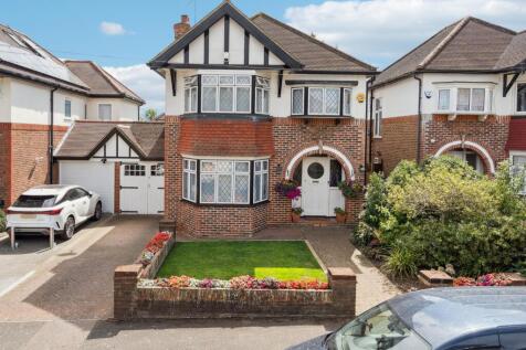 4 bedroom link detached house for sale