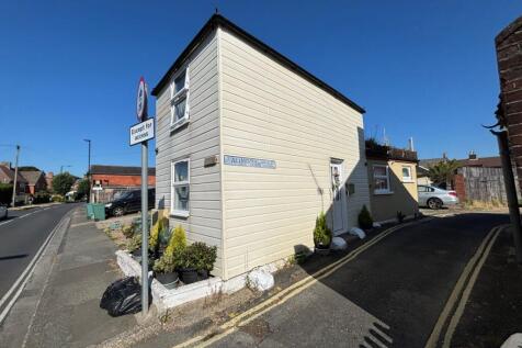2 bedroom detached house for sale