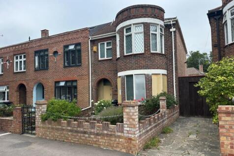 3 bedroom end of terrace house for sale