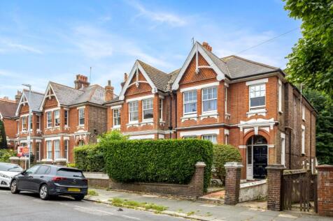 6 bedroom semi-detached house for sale