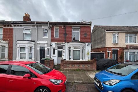 4 bedroom end of terrace house for sale
