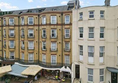 Gladstone Court, Eastbourne BN21 1 bed flat for sale