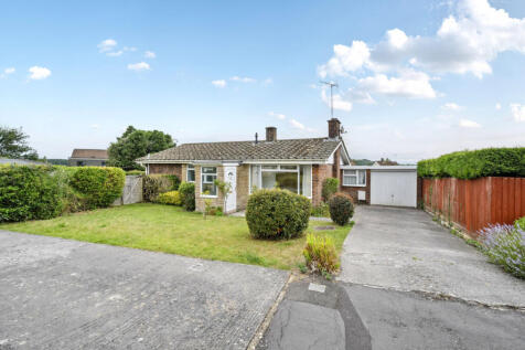 2 bedroom detached bungalow for sale