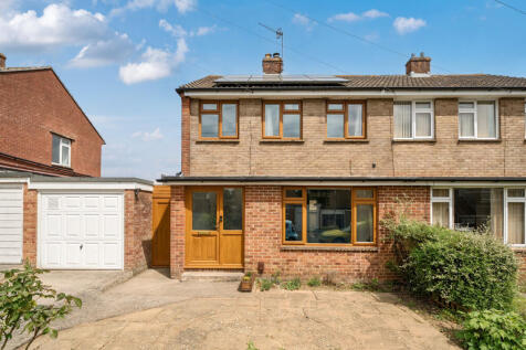 3 bedroom semi-detached house for sale