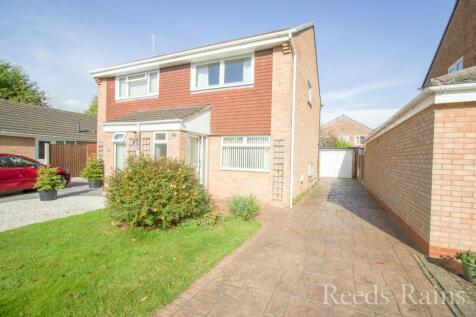 2 bedroom semi-detached house for sale