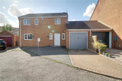 3 bedroom link detached house for sale