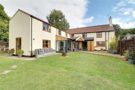 4 bedroom link detached house for sale