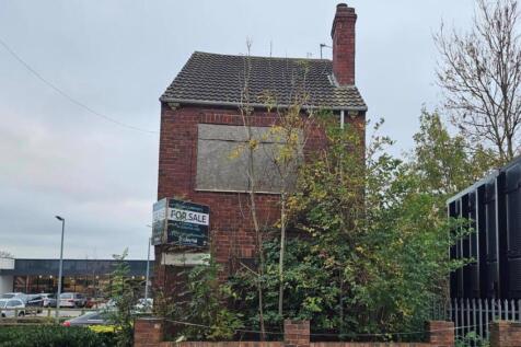 Wakefield Road, Featherstone... 3 bed detached house for sale