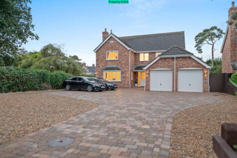 Detached house for sale