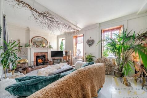 4 bedroom maisonette for sale